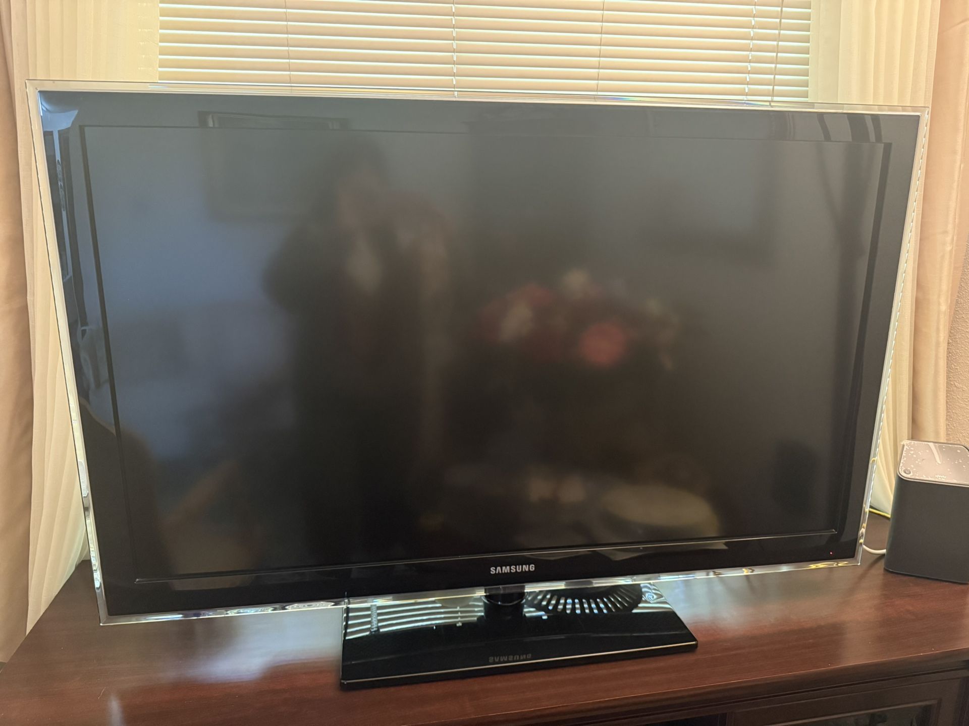 Samsung flat TV 27 x 44“46-inch LCD