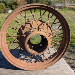 Vintage Rusty Steel Spoked Wheel – Antique Carriage or Wagon Wheel, Industrial Decor


