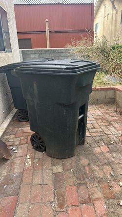 (4) 96 gal Toter Trash bins