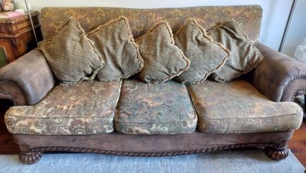 Free couches!!