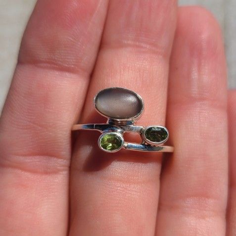 Natural Grey Moonstone & Peridot 925 Ring