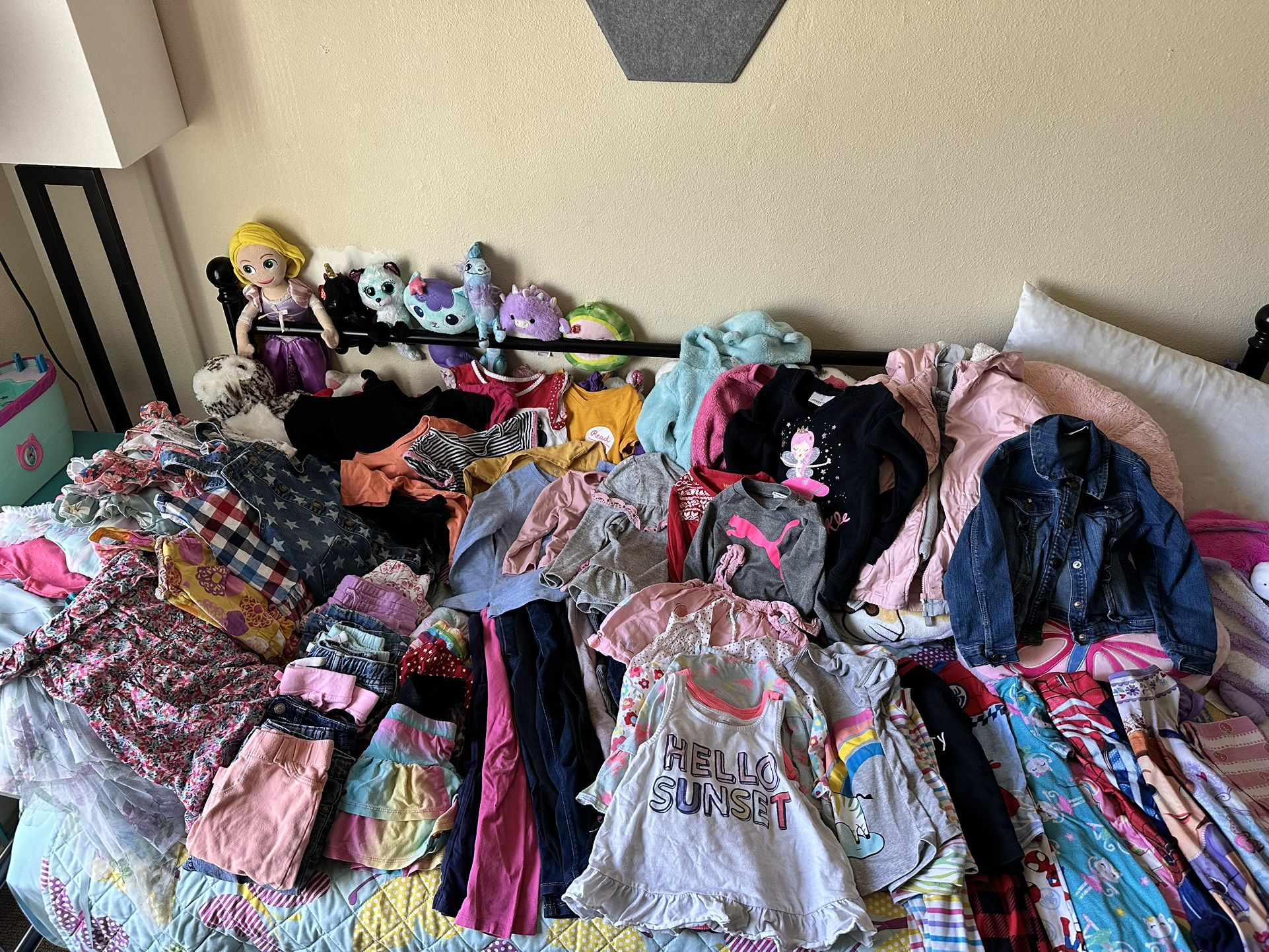 Girls clothes 4T Lot. 