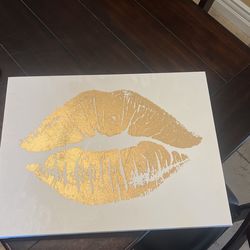 Lips Gold Picture