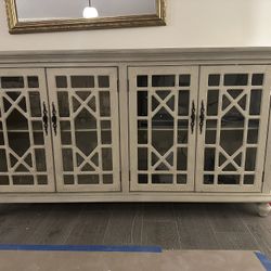 Welcome Table / Cabinet 