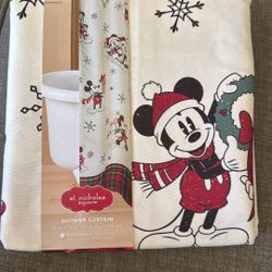 Mickey & Minnie Christmas Shower curtain 