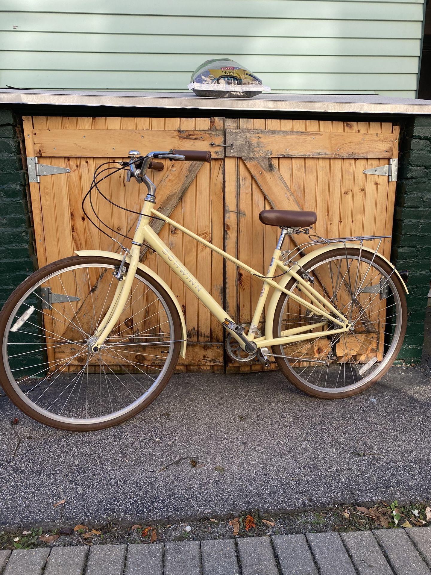 Schwinn Admiral Hybrid Cruiser