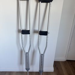Crutches with Vive pads