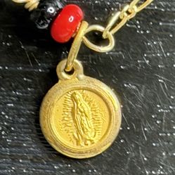 14K Gold Guadalupe Bracelet – 6” – Red & Black Beads – 2.4 Grams