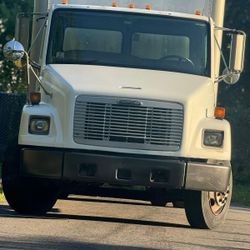 2001 Freightliner fl60 cat210 auto