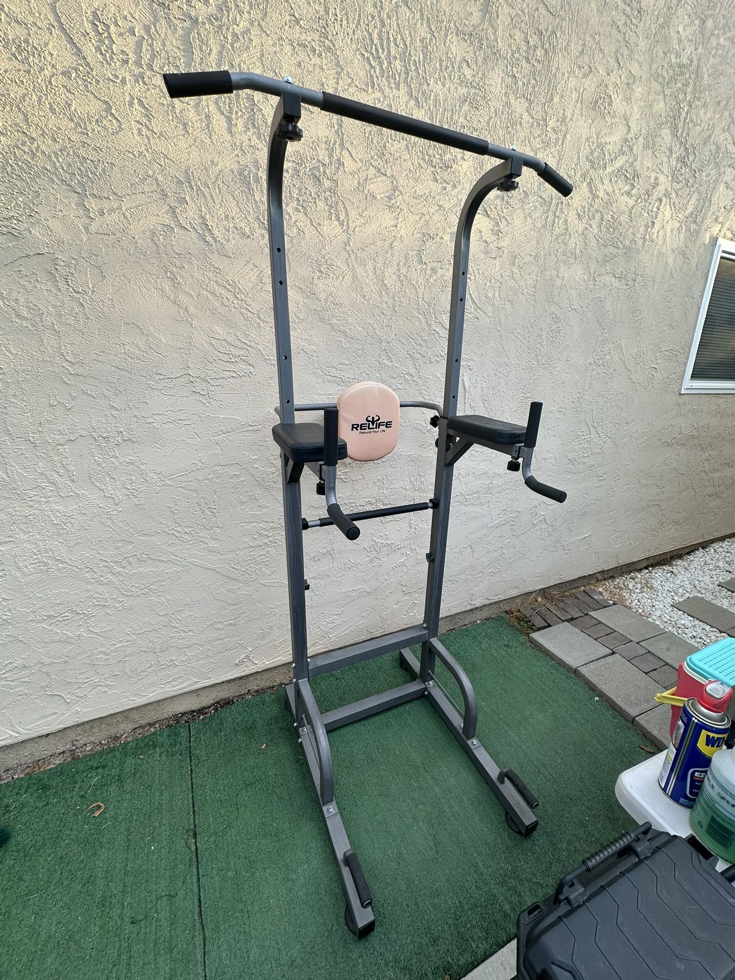 Pull Up Bar / Dip Station