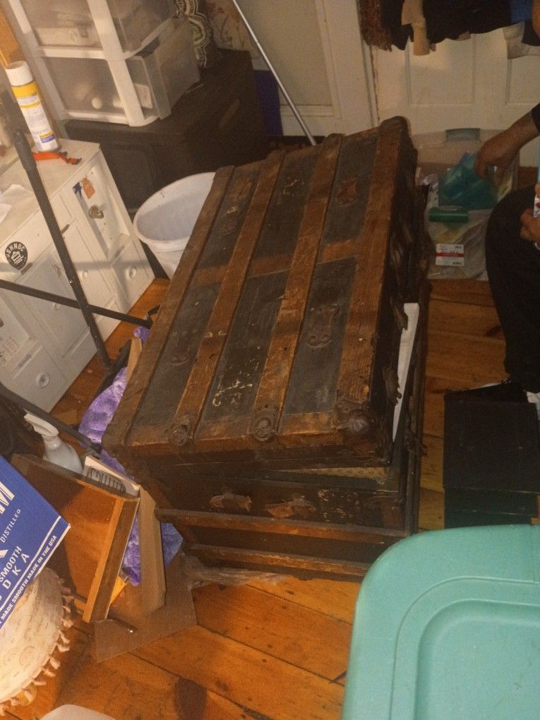 Vintage World War Two Chest With Leather Handel's  With Tray