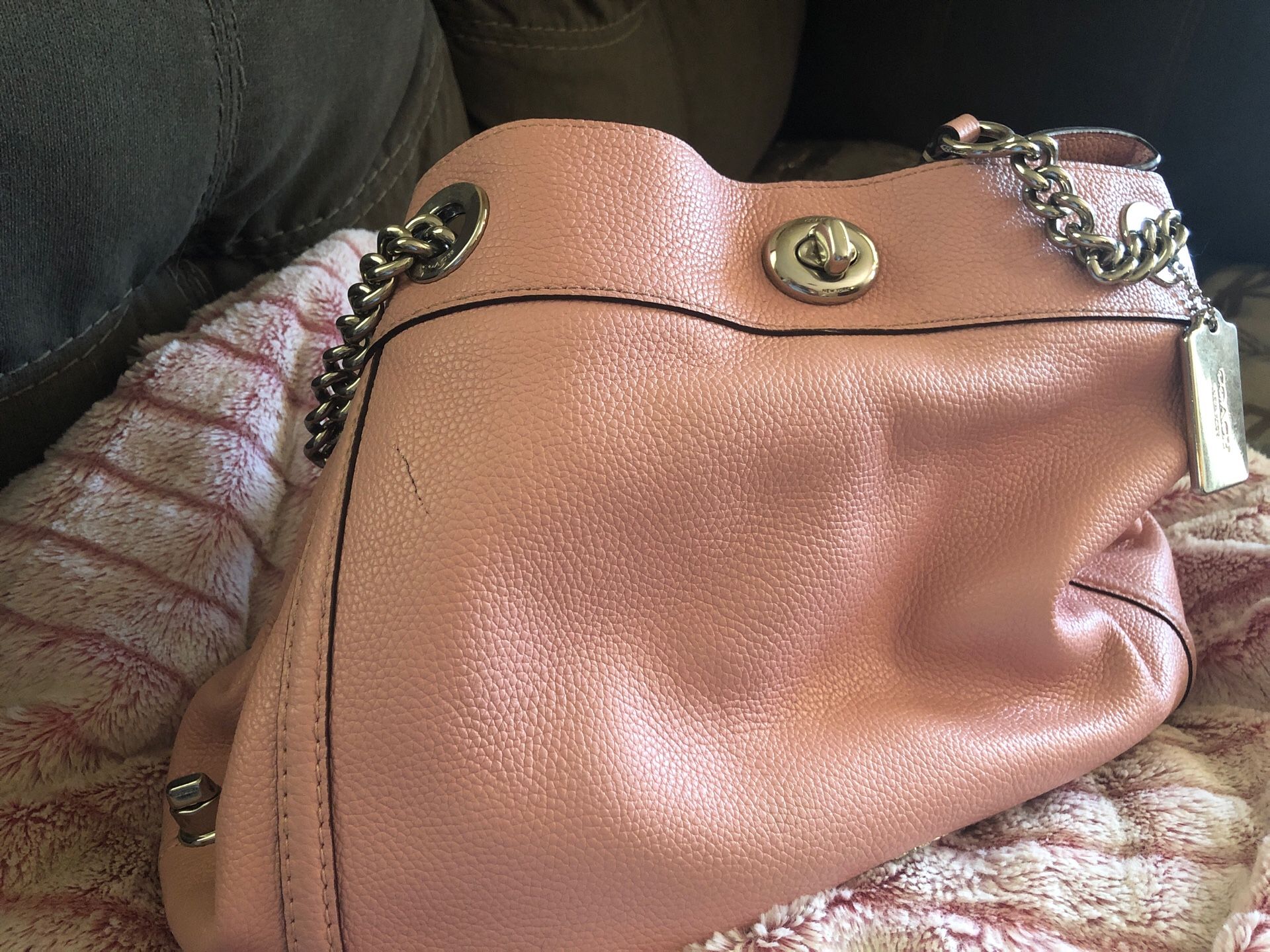 Slightly used beautiful pink leather Boss Babe essential Fall Coach purse. 💋✅Cleaning kit avail if wanted for 10.