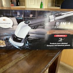 Eight and one Queenie brush brand new never used