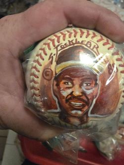 28 hand painted baseballs by the artist gene locklear of the 1988 san Diego Padres with signatures by the depicted players including Tony gwinn and ot