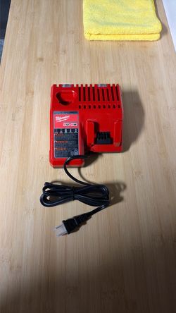 Milwaukee M12/M18 Charger