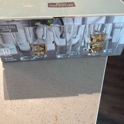 Move Out Sale (17 Oz) Glasses  10 Glasses 