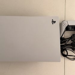 PS5 1TB Disc Version w/Controller and cables