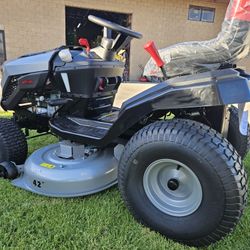 MURRAY GAS 42"IN RIDING LANW TRACTOR NEW