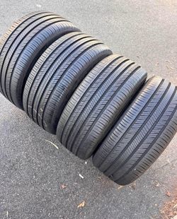 235 45 18 Michelín I'm selling this set of tires with 80% life left on all 4