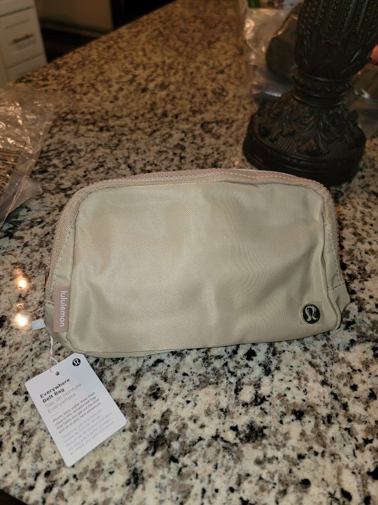 Lululemon Everywhere Belt Bag Beige Brand New 