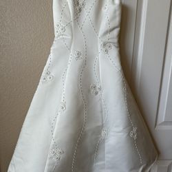 Flower Girl Dress for wedding. Ivory color Size 5. Wear only one time for 20 to 30 minutes. $115 or best offer 