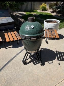 Big Green Egg with accessories! Barely used