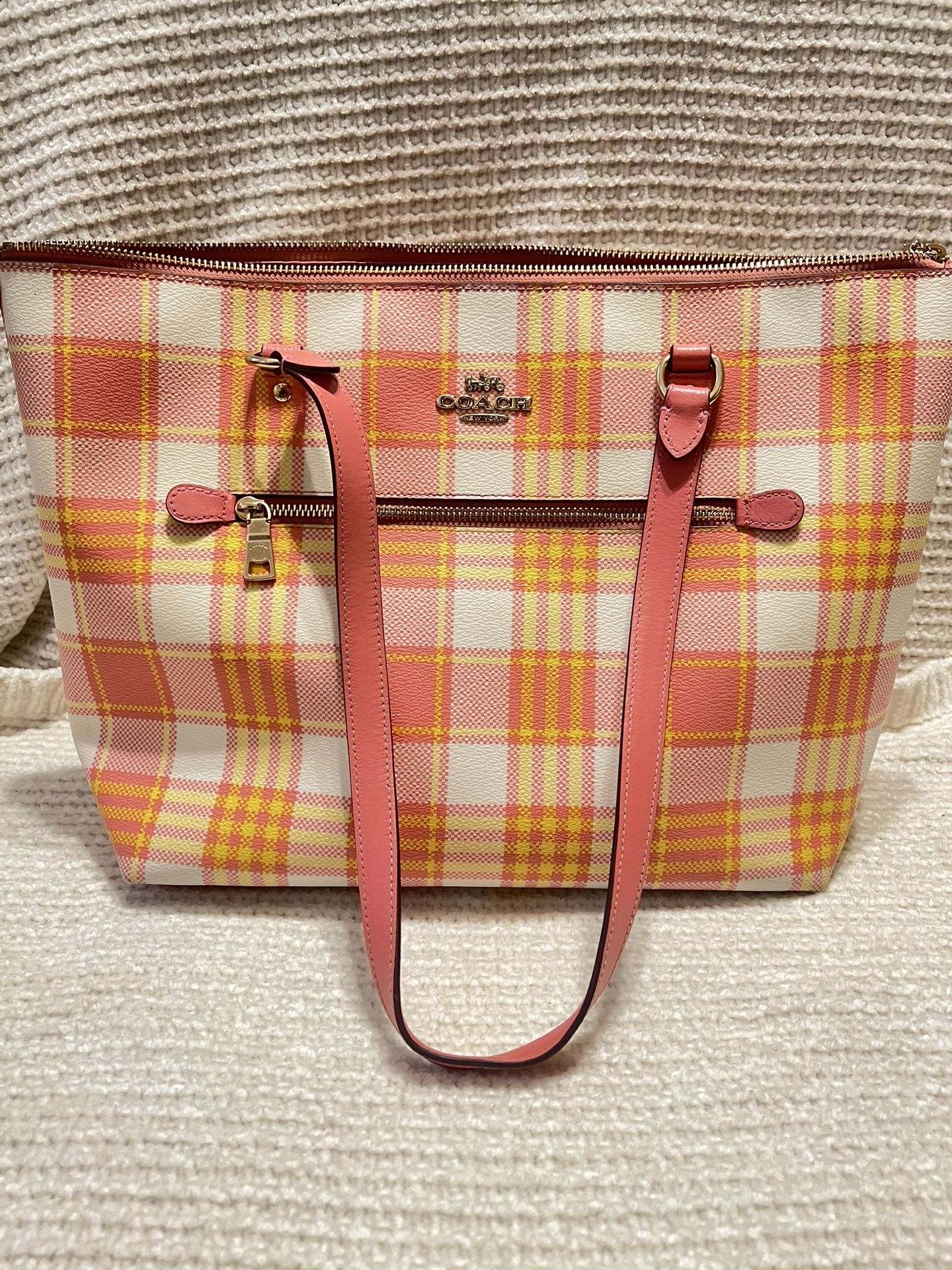 NWOT Coach Gallery Tote Bag With Garden Plaid Print