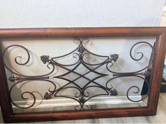 Wall iron and wood decor