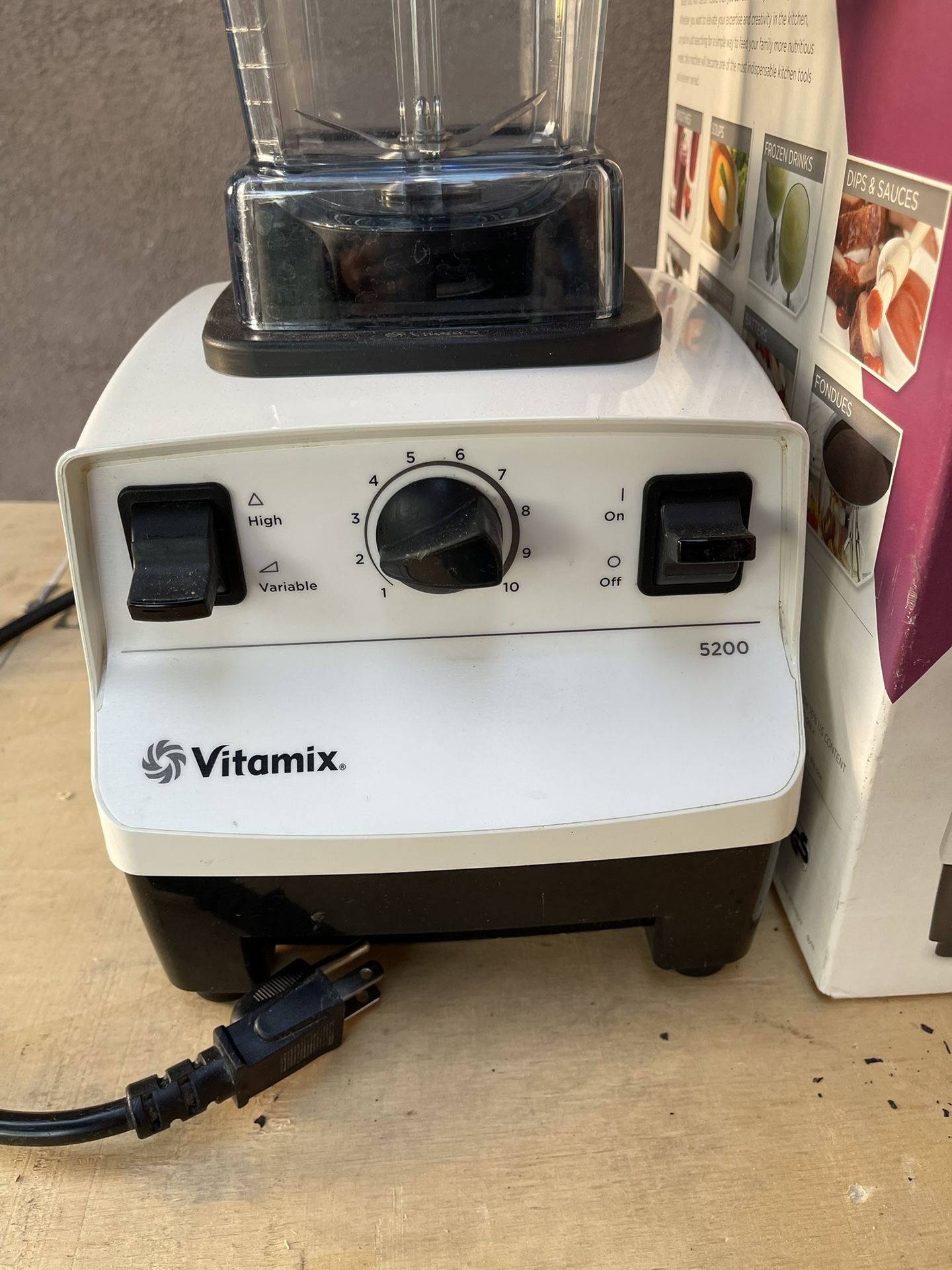 Vitamix 5200 Blender, Professional-Grade, Container, Self-Cleaning