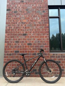 GT Avalanche 29er Mountain Bike – Medium – Hydraulic Disc Brakes