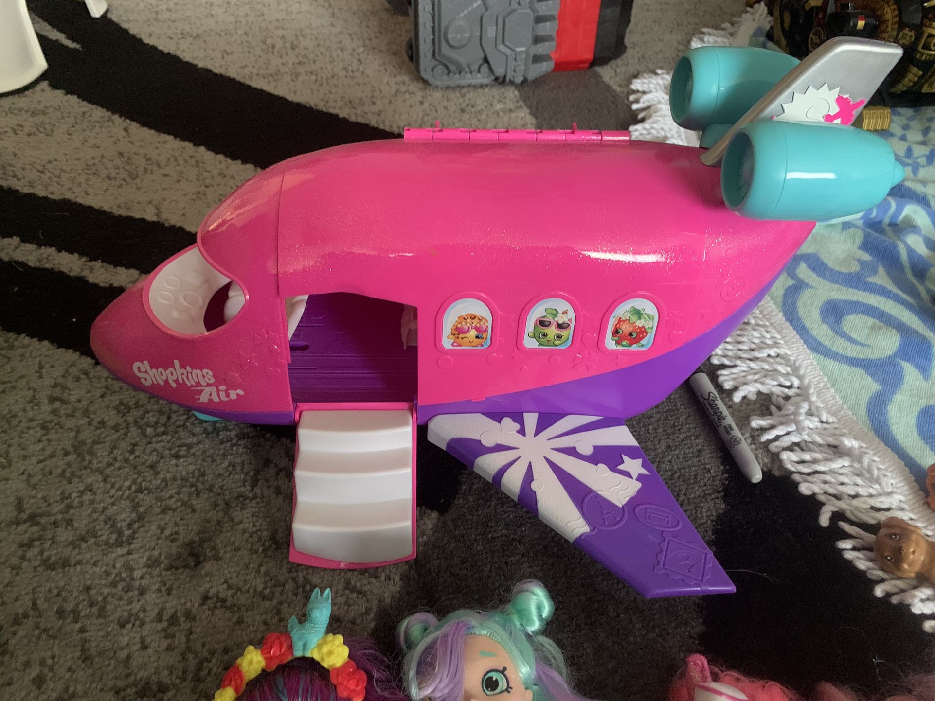 Shopkins Airplane And Dolls