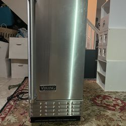 Ice Machine / Maker  Viking Professional 15” Undercounter Or Freestanding 