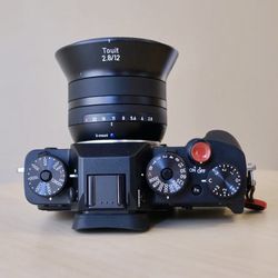 📸 ZEISS Touit 12mm f/2.8 Ultra-Wide Prime – FUJIFILM X Mount