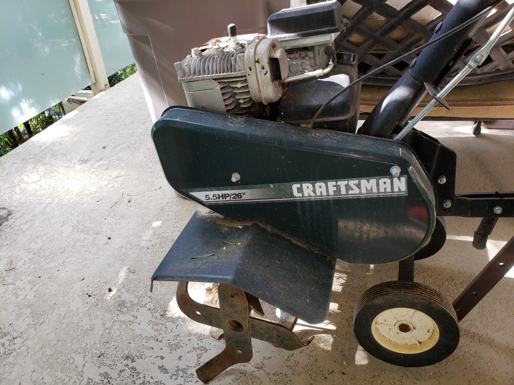Craftsman 5.5 hp 26" rototiller w/ reverse for Sale in Whittier, CA