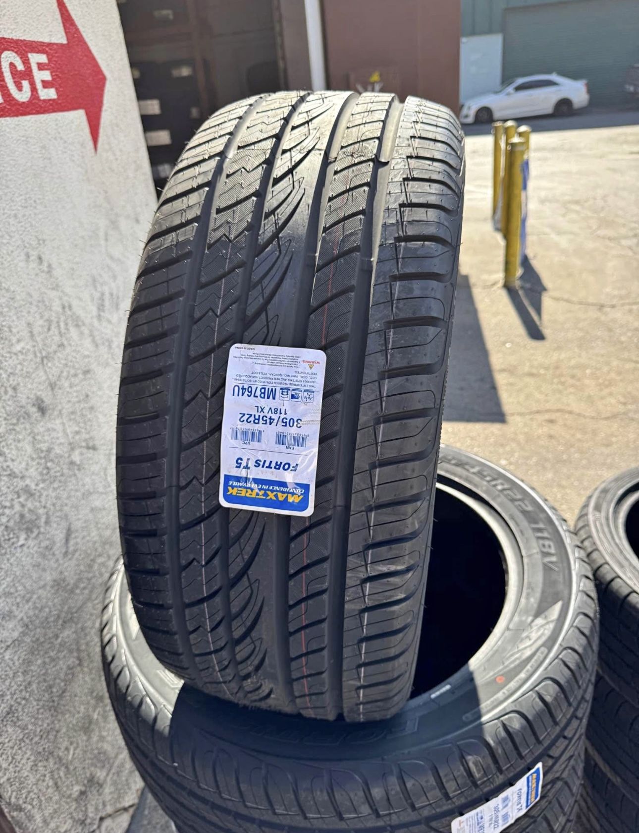 305-45-22 Maxtrek Fortis T5 118V new 4 tires Finance Available 305/45/22 llantas