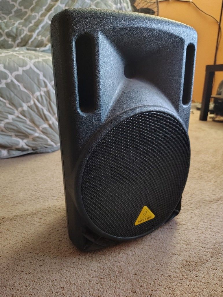 Powered speaker 