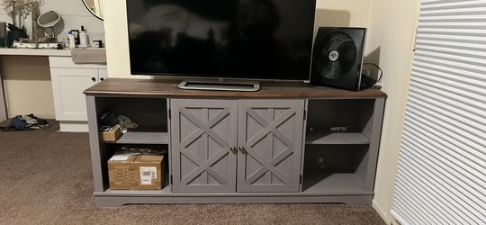 Tv Stand / Entertainment Console
