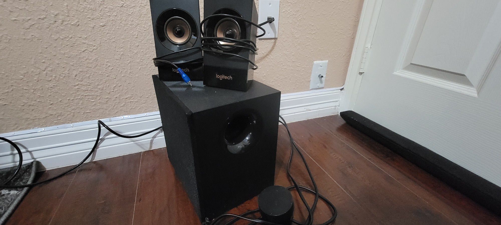 kvælende kom sammen kristen Logitech Z533 Speakers 2.1 for Sale in Houston, TX - OfferUp