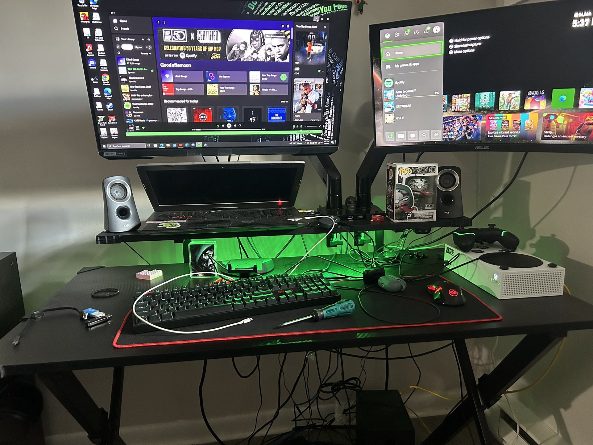 RGB GAMING DESK/ MONITOR MOUNTS
