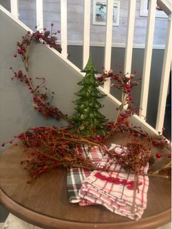 Christmas Berry Garland, picks 2 canvas pictures