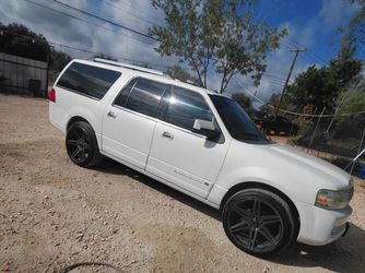 2011 Lincoln Navigator L