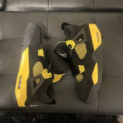 Jordan 4s Black & Yellow 