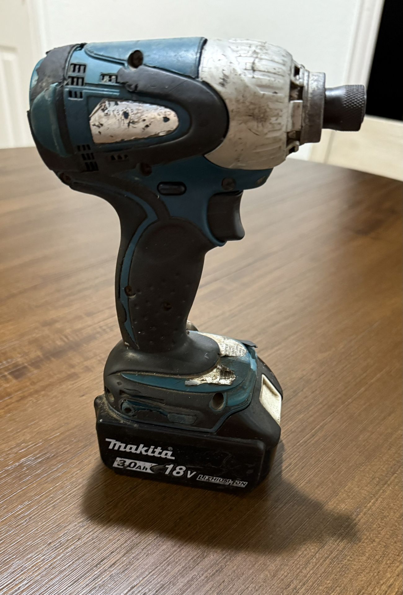 Makita - 18V Cordless Variable Speed Impact Driver with battery no charger