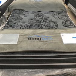 SNOW DAY CLEARANCE! BRAND NEW QUEEN MATTRESS SETS $129 AND UP! 12 MODELS UNDER $449! ONLY $39 DOWN! WE DELIVER!