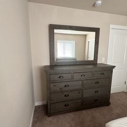 Drawer Dresser With Mirror 