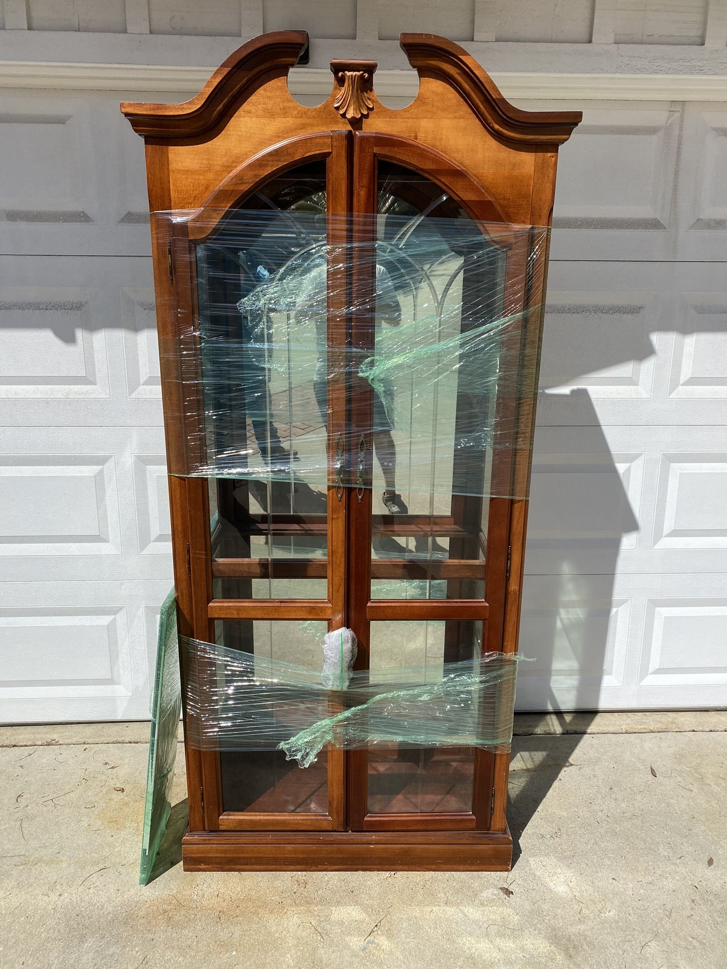 Curio cabinet/glass display case with three shelves and light