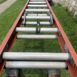 Cuprum 24 Ft Fiver Extension Ladder . 300 Pounds Capacity.