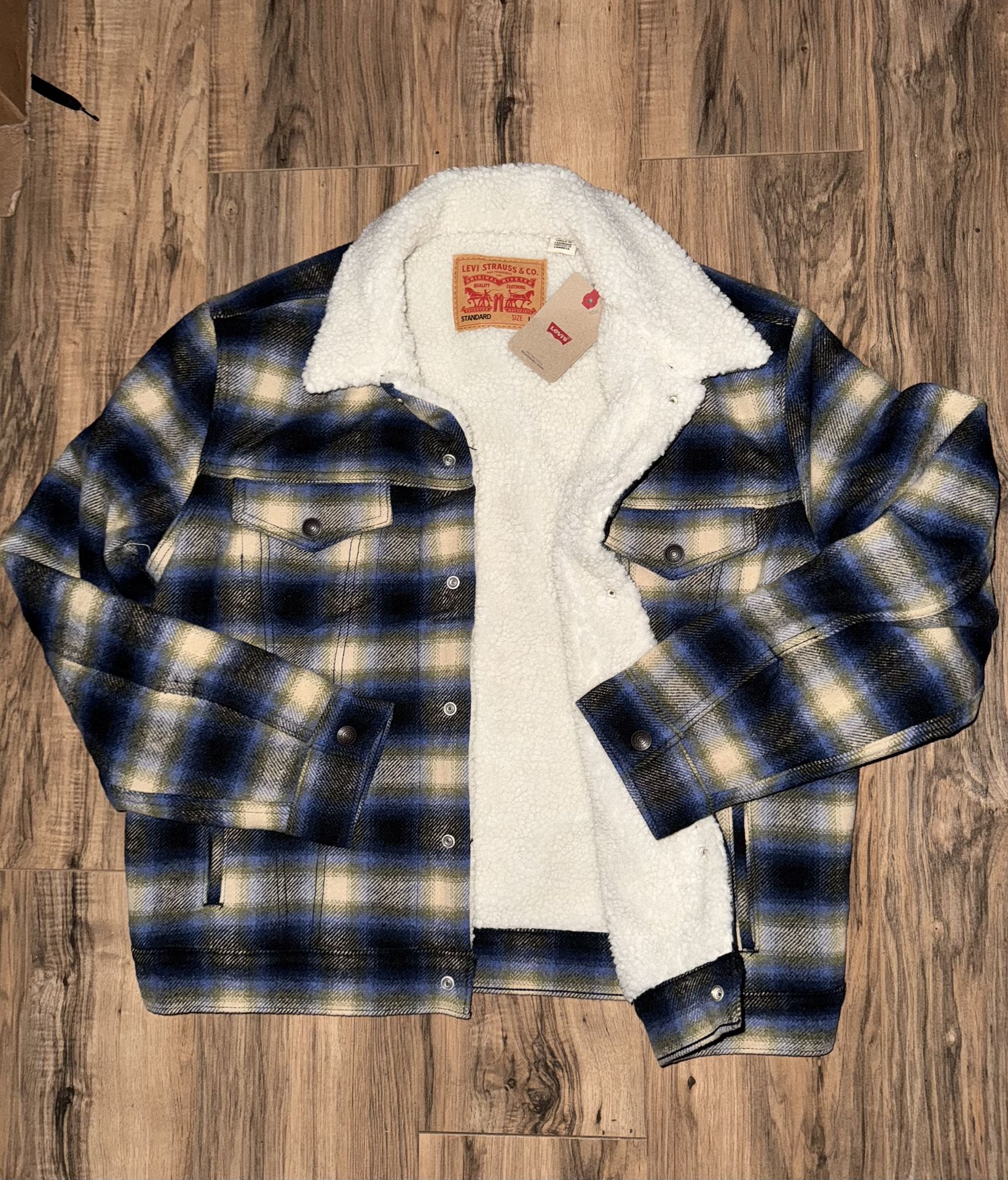 New Men’s Size Medium & Large Levi’s Sherpa Jacket
