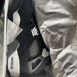 Jordan Retro 4 “ White Thunder “ Size 10.5