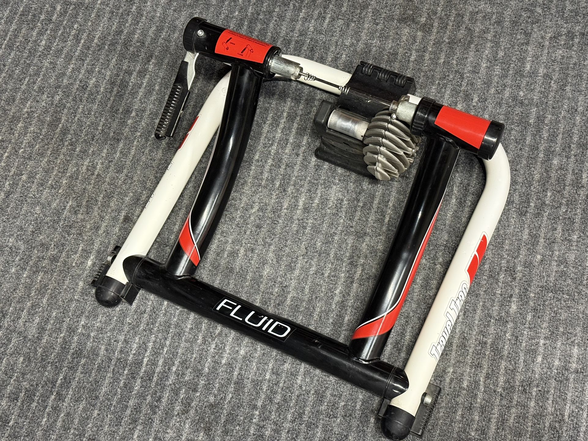 TRAVEL TRACK FLUID BIKE TRAINER